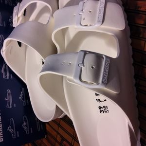 BEAUTIFUL BRAND NEW BIRKENSTOCKS! STYLISH WHITE!